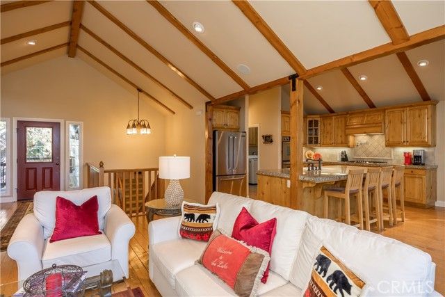 173 Grizzly Road, Lake Arrowhead, CA 92352