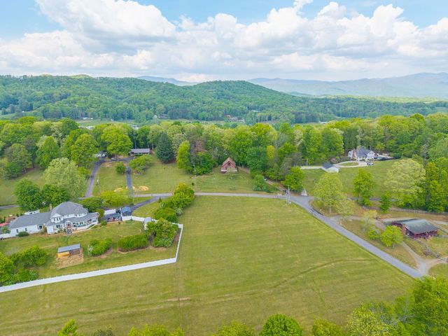 206 Ivy Knob Lane, Hayesville, NC 28904
