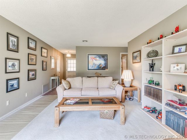 413 W Birmingham Street, Broken Arrow, OK 74011