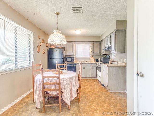 413 W Birmingham Street, Broken Arrow, OK 74011