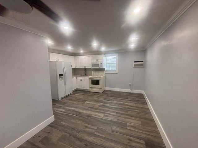 870-G SW 9th Street, Pompano Beach, FL 33060