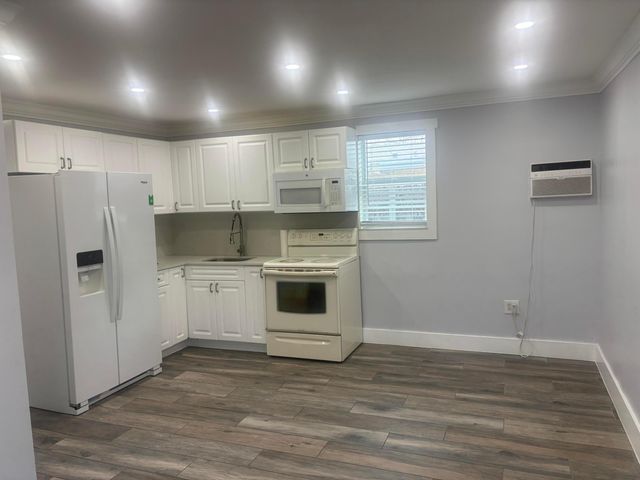 870-G SW 9th Street, Pompano Beach, FL 33060