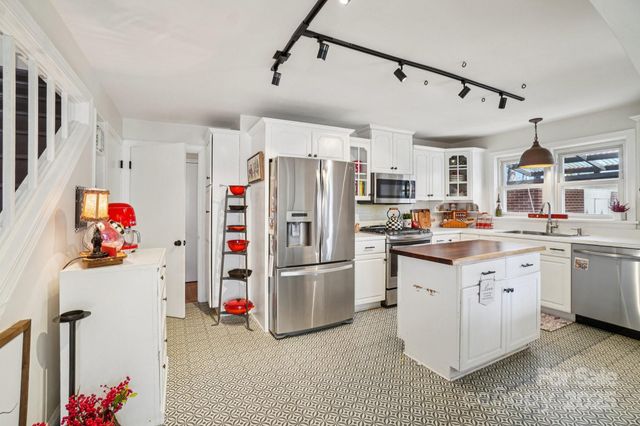 2510 Old Spartanburg Road, East Flat Rock, NC 28726