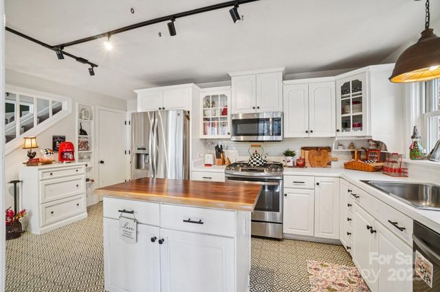 2510 Old Spartanburg Road, East Flat Rock, NC 28726