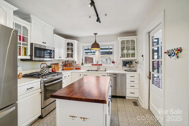 2510 Old Spartanburg Road, East Flat Rock, NC 28726