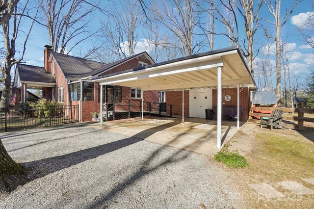 2510 Old Spartanburg Road, East Flat Rock, NC 28726