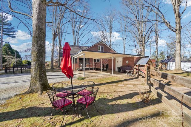 2510 Old Spartanburg Road, East Flat Rock, NC 28726