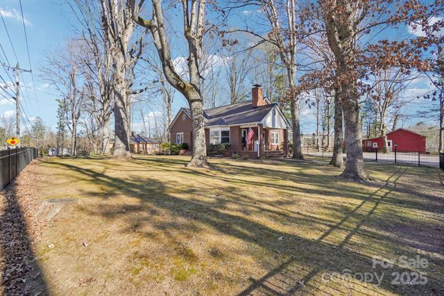 2510 Old Spartanburg Road, East Flat Rock, NC 28726