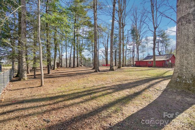 2510 Old Spartanburg Road, East Flat Rock, NC 28726