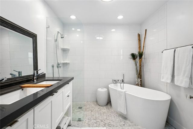 2049 E Ocean Boulevard, Newport Beach, CA 92661