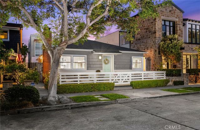 2049 E Ocean Boulevard, Newport Beach, CA 92661
