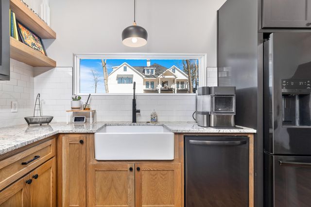 88 Circle Drive, Monkey Island, OK 74331