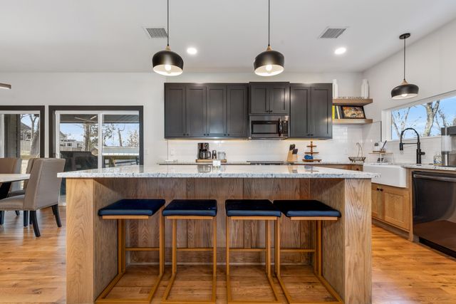 88 Circle Drive, Monkey Island, OK 74331