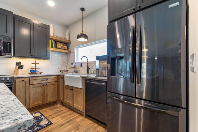 88 Circle Drive, Monkey Island, OK 74331