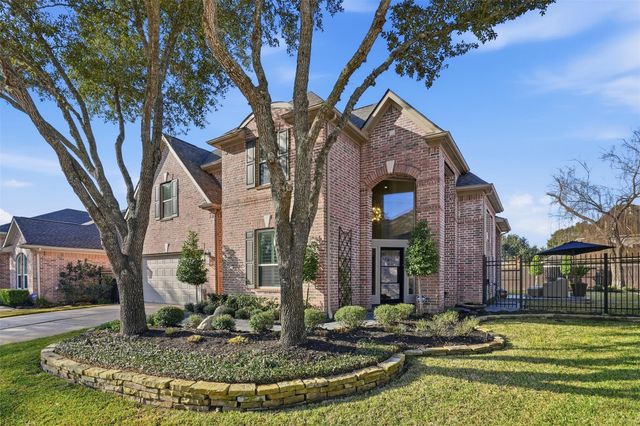 8706 Rippling Water Drive, Sugar Land, TX 77479