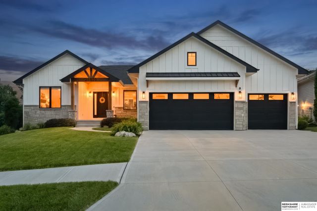21529 B Street, Elkhorn, NE 68022