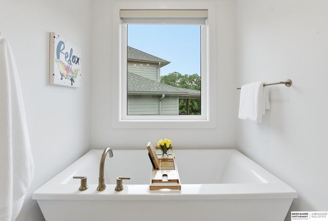 21529 B Street, Elkhorn, NE 68022
