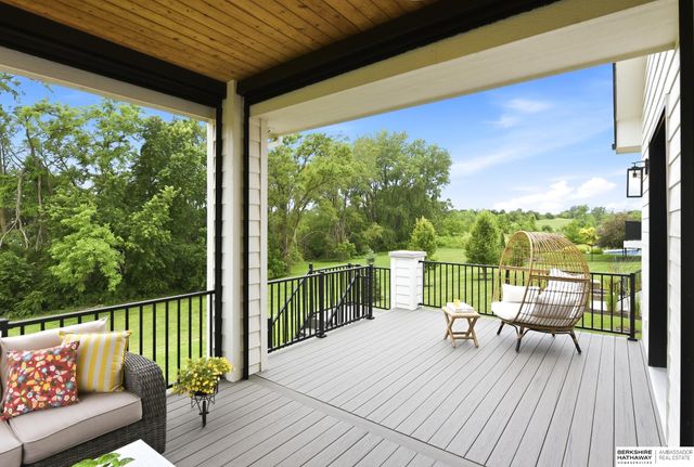 21529 B Street, Elkhorn, NE 68022