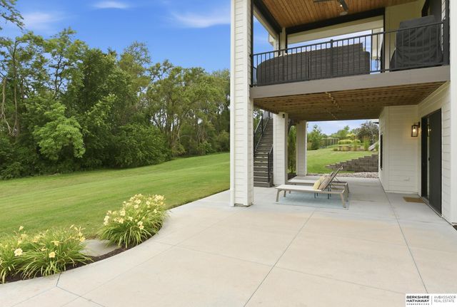 21529 B Street, Elkhorn, NE 68022