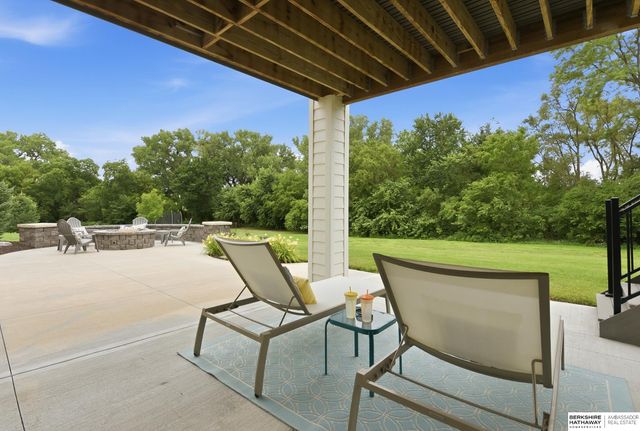 21529 B Street, Elkhorn, NE 68022