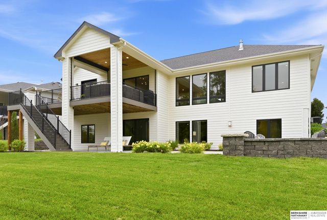 21529 B Street, Elkhorn, NE 68022