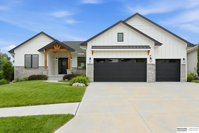 21529 B Street, Elkhorn, NE 68022