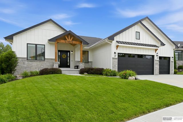 21529 B Street, Elkhorn, NE 68022