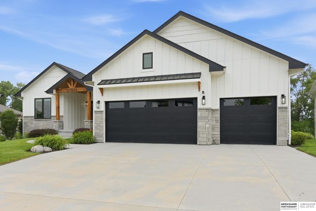 21529 B Street, Elkhorn, NE 68022