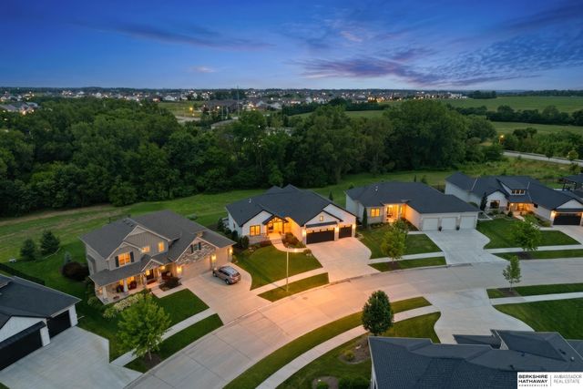21529 B Street, Elkhorn, NE 68022