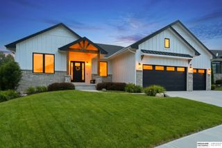 21529 B Street, Elkhorn, NE 68022