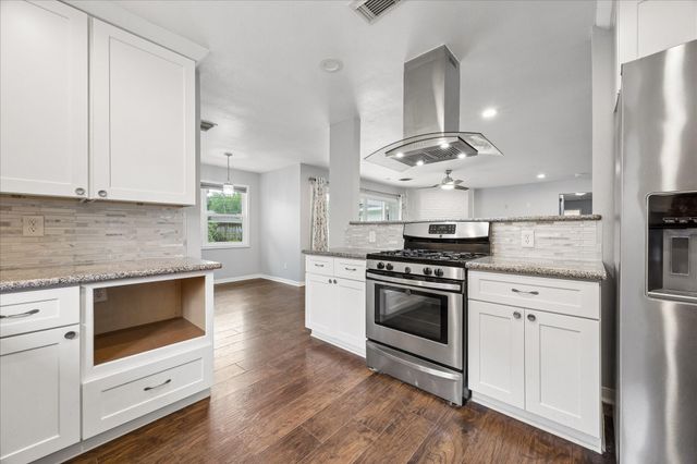 427 Biscayne Boulevard, El Lago, TX 77586