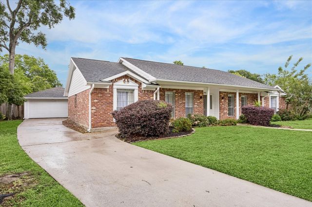 427 Biscayne Boulevard, El Lago, TX 77586