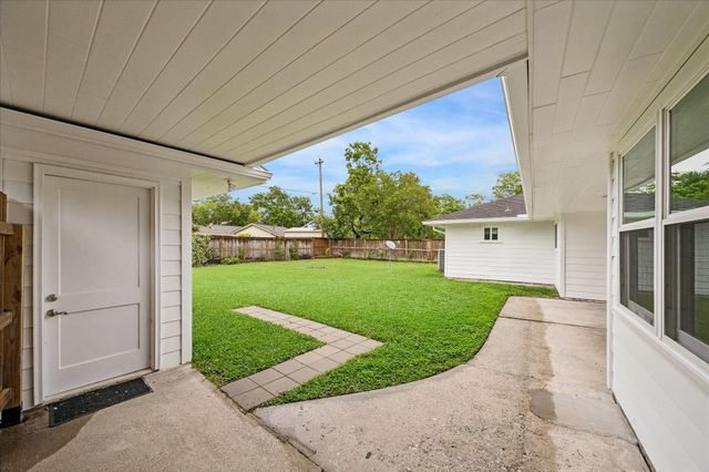 427 Biscayne Boulevard, El Lago, TX 77586