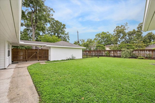 427 Biscayne Boulevard, El Lago, TX 77586