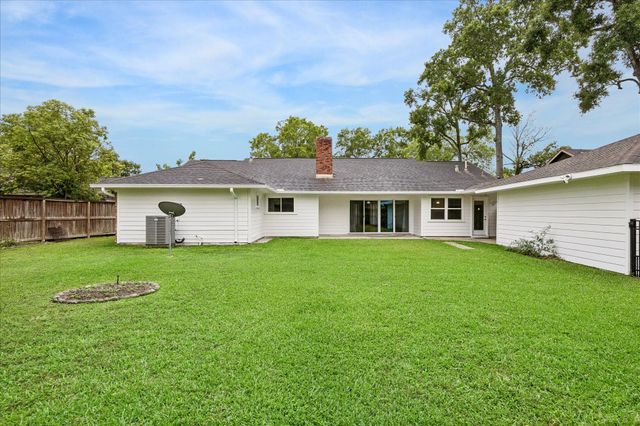 427 Biscayne Boulevard, El Lago, TX 77586