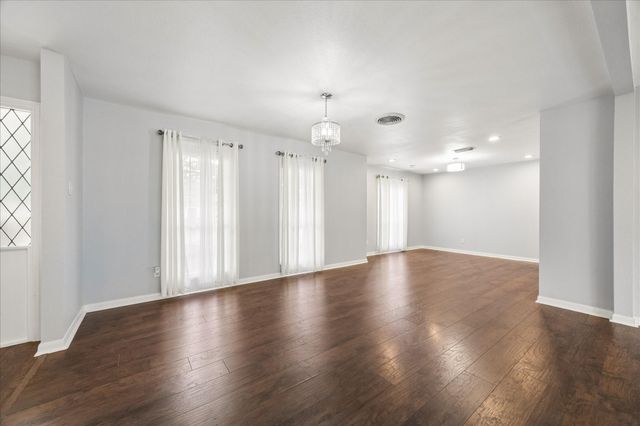 427 Biscayne Boulevard, El Lago, TX 77586