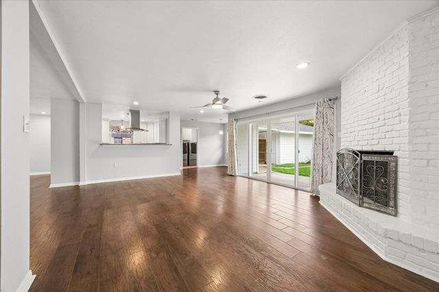 427 Biscayne Boulevard, El Lago, TX 77586