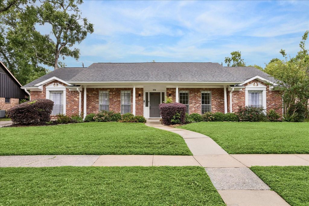 427 Biscayne Boulevard, El Lago, TX 77586