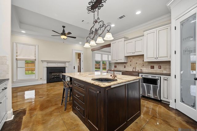 18541 Lake Stream Dr, Central, LA 70739