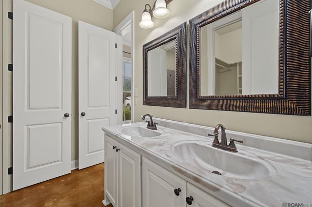 18541 Lake Stream Dr, Central, LA 70739