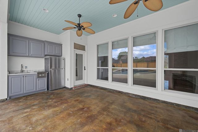 18541 Lake Stream Dr, Central, LA 70739