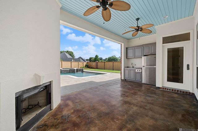 18541 Lake Stream Dr, Central, LA 70739