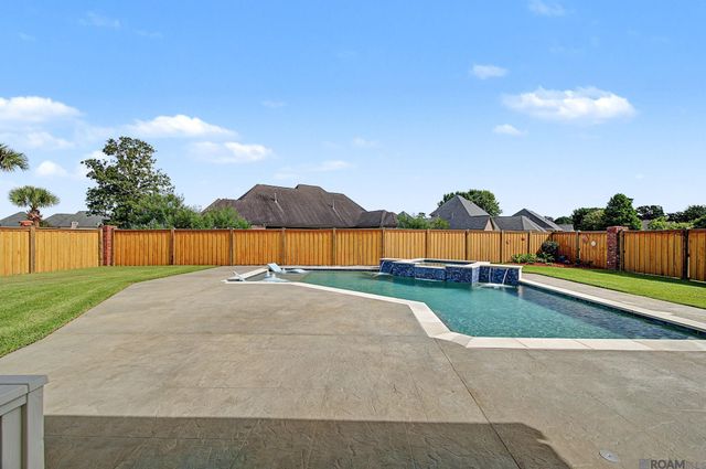 18541 Lake Stream Dr, Central, LA 70739