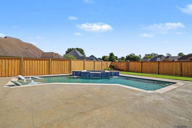 18541 Lake Stream Dr, Central, LA 70739