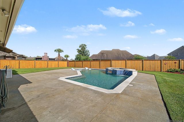 18541 Lake Stream Dr, Central, LA 70739