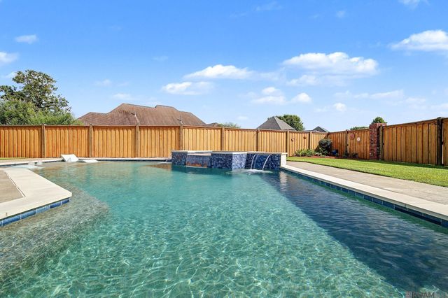 18541 Lake Stream Dr, Central, LA 70739