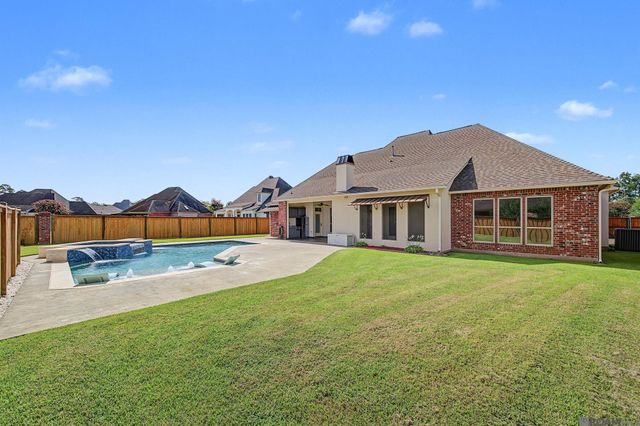 18541 Lake Stream Dr, Central, LA 70739