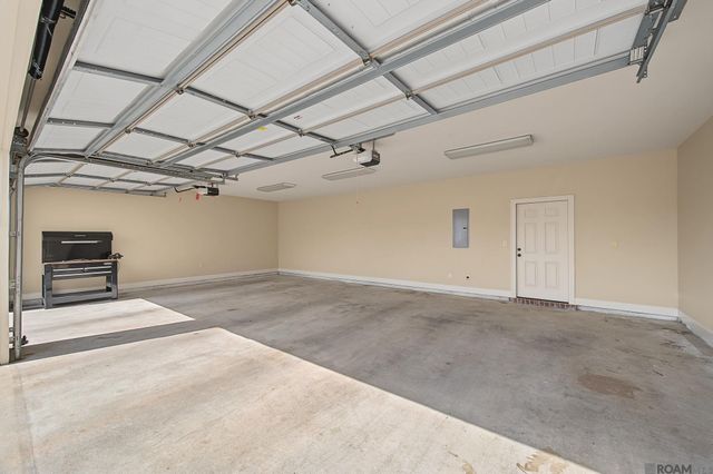 18541 Lake Stream Dr, Central, LA 70739
