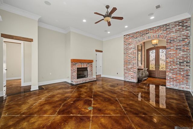 18541 Lake Stream Dr, Central, LA 70739