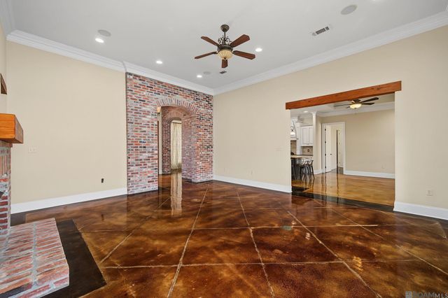 18541 Lake Stream Dr, Central, LA 70739